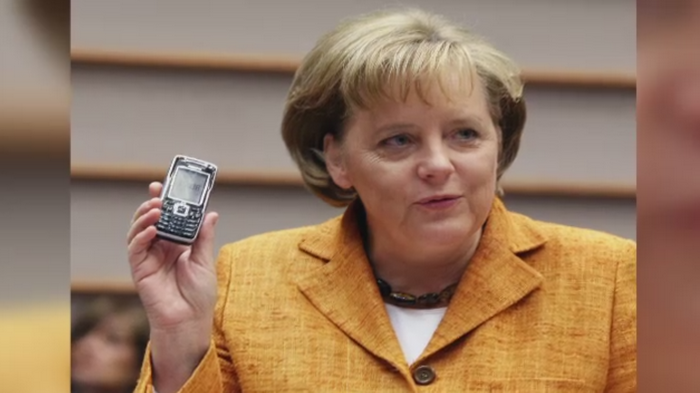 Hollande si Merkel, tinta pe Facebook pentru ucraineni. Conturile au fost asaltate cu mesaje: "Frau Ribbentrop"