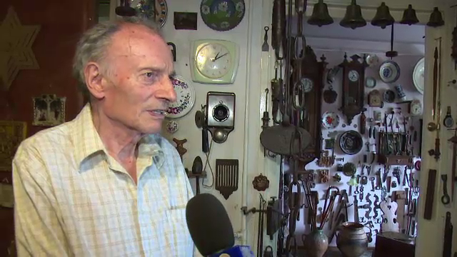 Un oradean si-a transformat casa in muzeu. A cumparat si locuinta vecina, ca sa aiba loc pentru pretioasele obiecte