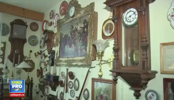 Un oradean si-a transformat casa in muzeu. A cumparat si locuinta vecina, ca sa aiba loc pentru pretioasele obiecte