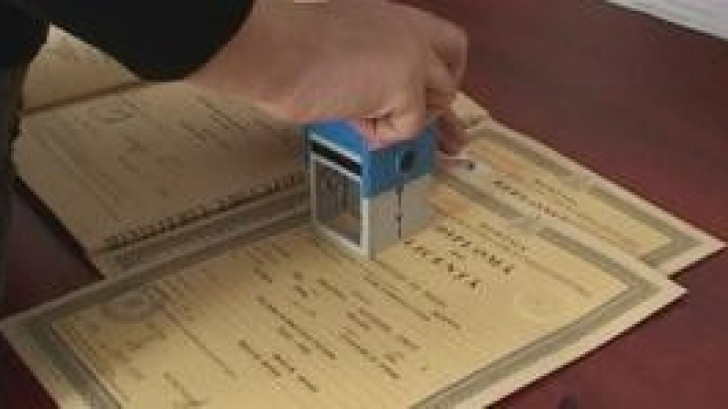 Absolventii de clasa a XII-a care au promovat Bacalaureatul pot folosi si in strainatate adeverintele care atesta acest fapt