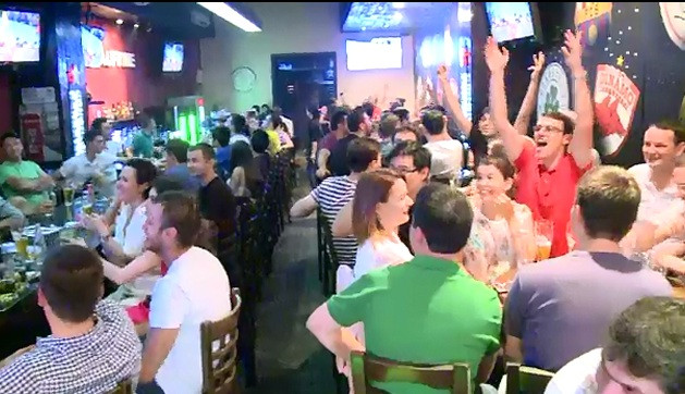 Cum s-a vazut finala Campionatului Mondial de Fotbal de la terasele din Centrul Vechi al Capitalei