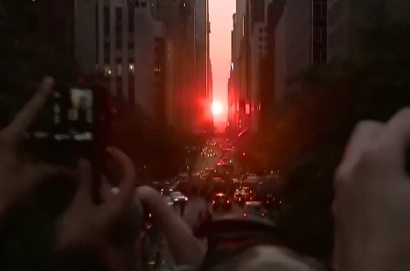 Stonehenge de New York. Un fenomen spectaculos pe care il poti vedea doar pe strazile din Manhattan