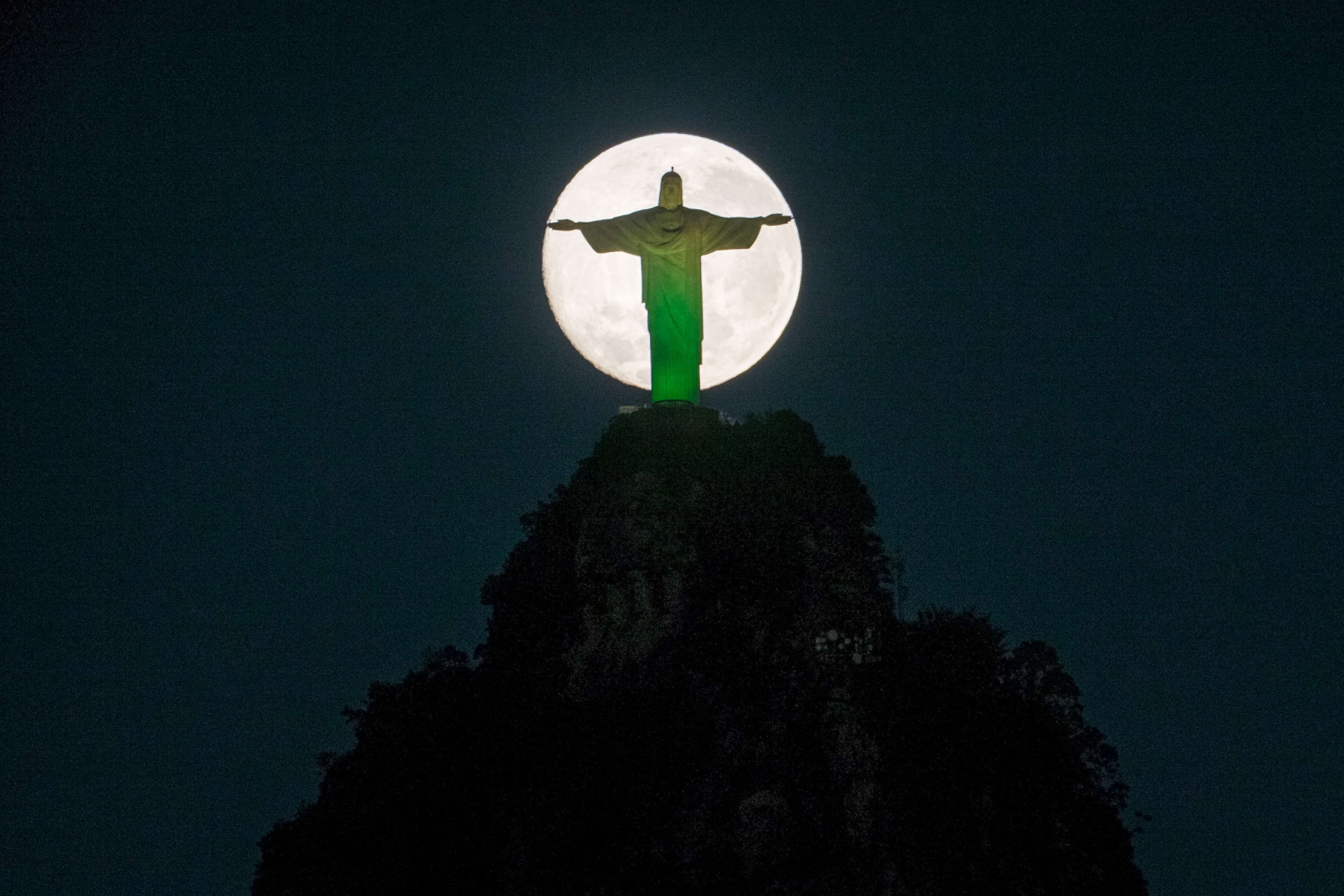 Statuie iisus rio