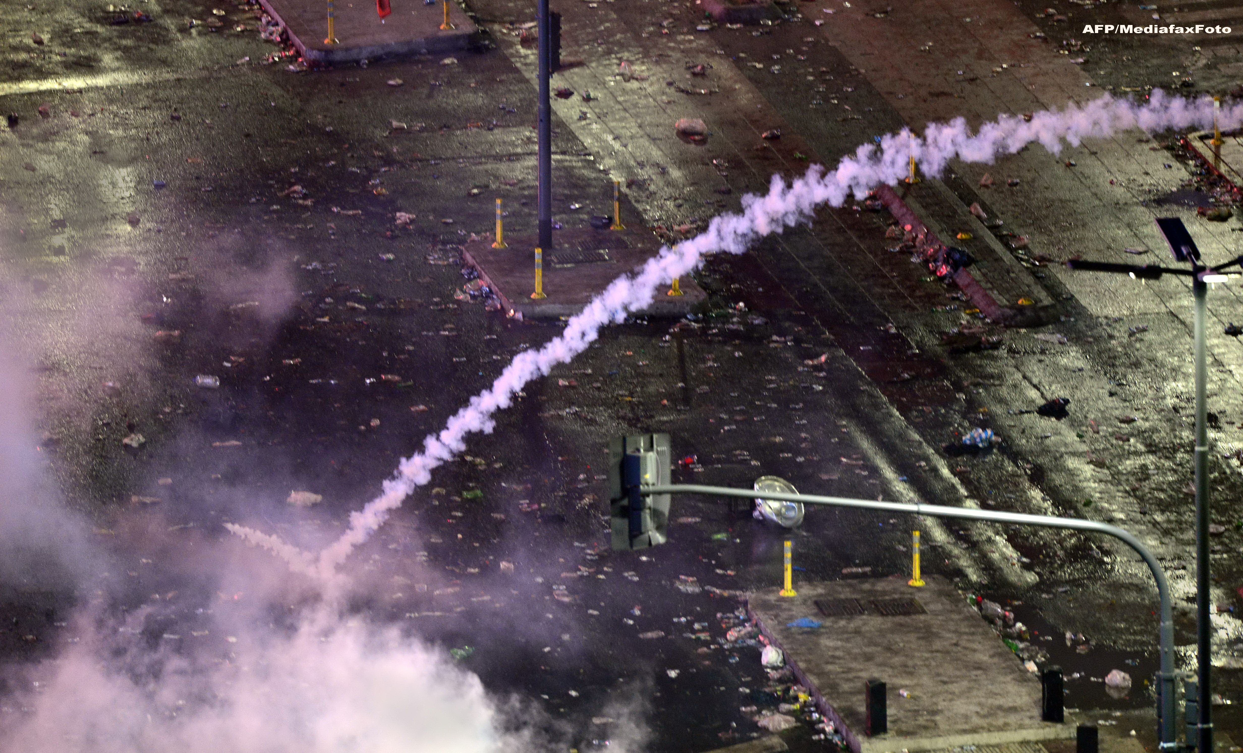 Incidente violente in Buenos Aires, dupa infrangerea suferita de nationala Argentinei. 55 de oameni au fost raniti