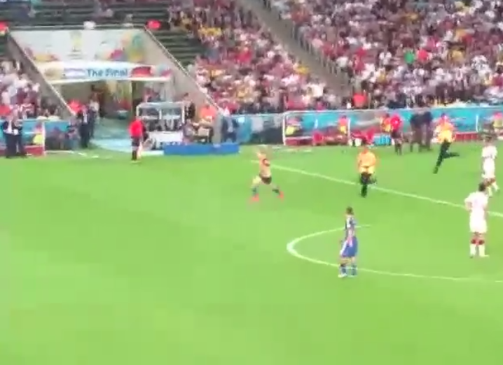 Un comedian rus a patruns pe teren la finala Cupei Mondiale. LeBron James a filmat scena si a urcat-o pe Instagram