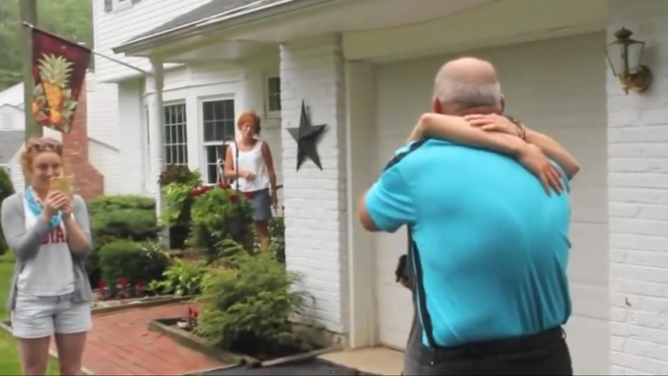 Cea mai frumoasa surpriza pe care o poti face tatalui tau! Clipul saptamanii! VIDEO