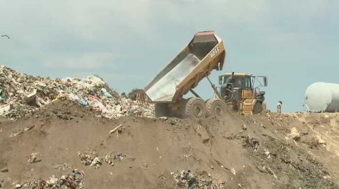 Administratorii gropii de gunoi Glina au fost arestati. Cei doi ar avea legaturi cu gruparea mafiota Cosa Nostra