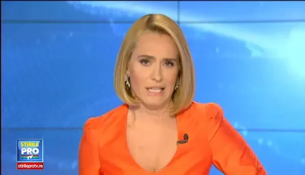 Arata ca tinuturile din Lord of the Rings. Un fost paparazzo britanic si-a construit o casa ca un Lego in satul Breb