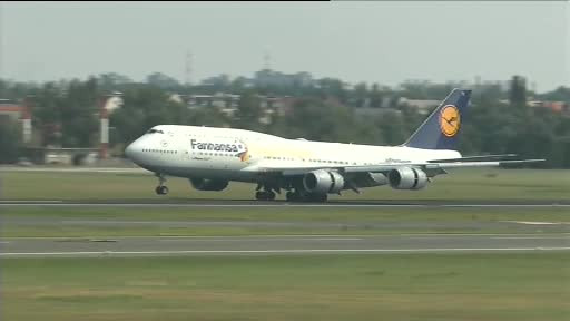 Sarbatoare nationala in Germania. Peste 250.000 de persoane i-au asteptat pe jucatorii germani la Poarta Brandenburg