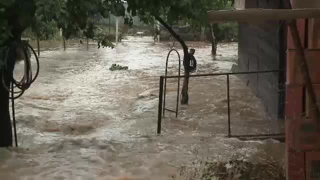 Cele 30 de minute in care o comuna din Arad a crezut ca a venit sfarsitul. "De 30 de ani n-am mai vazut asa ceva"
