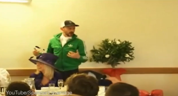 Moment amuzant la o nunta din Marea Britanie. Discursul cavalerului de onoare care a starnit ropote de aplauze