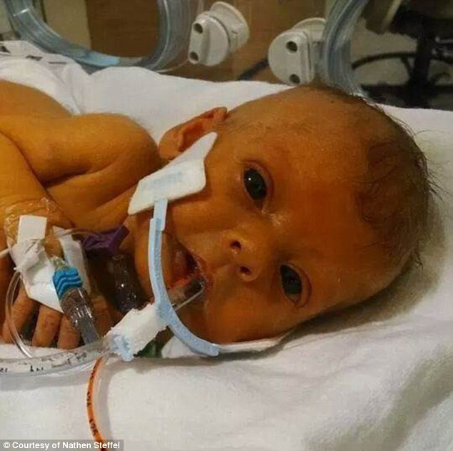 Rugamintea unui tata care si-a dorit o poza cu fetita lui, fara tuburile de spital. Mesajul scris pe o retea sociala