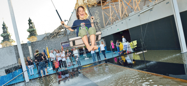 Arata ca un leagan normal, dar ideea este geniala. Trebuie sa te uiti de doua ori ca sa intelegi despre ce este vorba