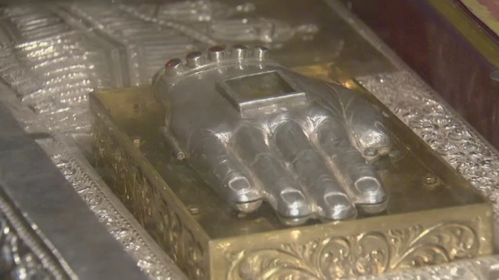 Reactia BOR dupa ce italienii au spus ca mana dreapta a Sfantului Nicolae, aflata in Romania, n-ar fi autentica