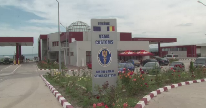 Procurorii DIICOT ancheteaza trei vamesi din Botosani care lucrau mana in mana cu traficantii de tigari