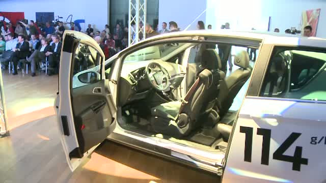 Ministerul Economiei vrea programul "Prima Masina". Pasii prin care un tanar ar putea ajunge la volanul unui autoturism nou