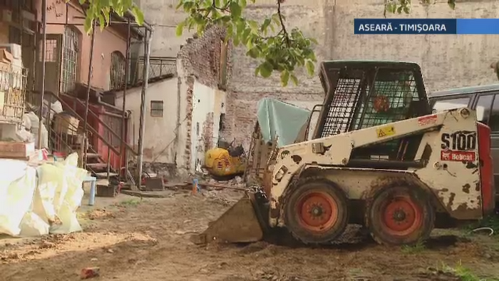 Trei muncitori din Timisoara au ajuns la spital dupa ce un zid a cazut peste ei. Una dintre victime este in stare grava