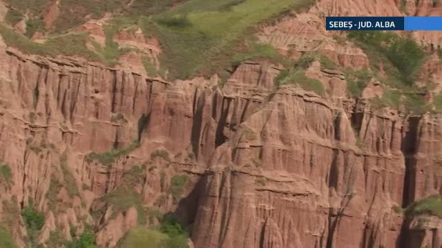 Rapa Rosie, locul din Romania care ii face pe multi sa se creada pe taram american. Turistii spun ca nu au mai vazut asa ceva