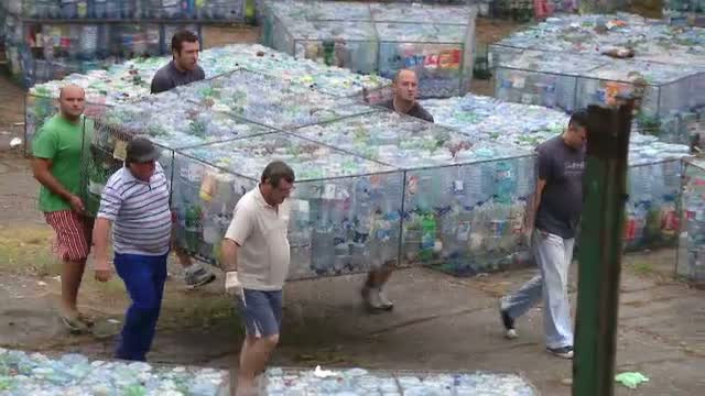 Timisorenii se pregatesc sa intre in Cartea Recordurilor. Cum va arata cel mai mare pod din lume, construit din PET-uri