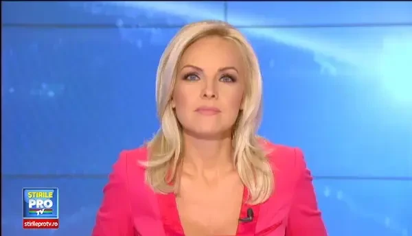 Prajitura de 15 metri si 500 de kilograme. Cateva gospodine au aratat Bucurestiului cum se face o tarta in Maramures