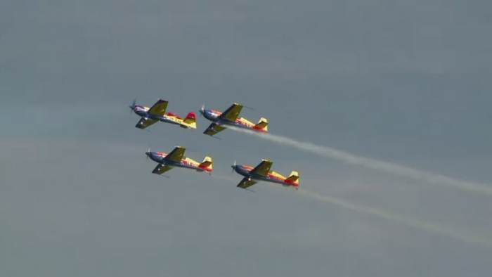 Spectacol in aer la Tuzla. Mii de turisti au asistat la un show aviatic plin de acrobatii periculoase