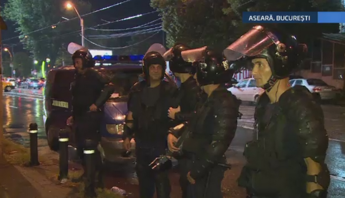 Scandal inainte de meciul Rapid - Steaua. Membrii galeriei gazdelor s-au luat la bataie in apropierea stadionului Giulesti