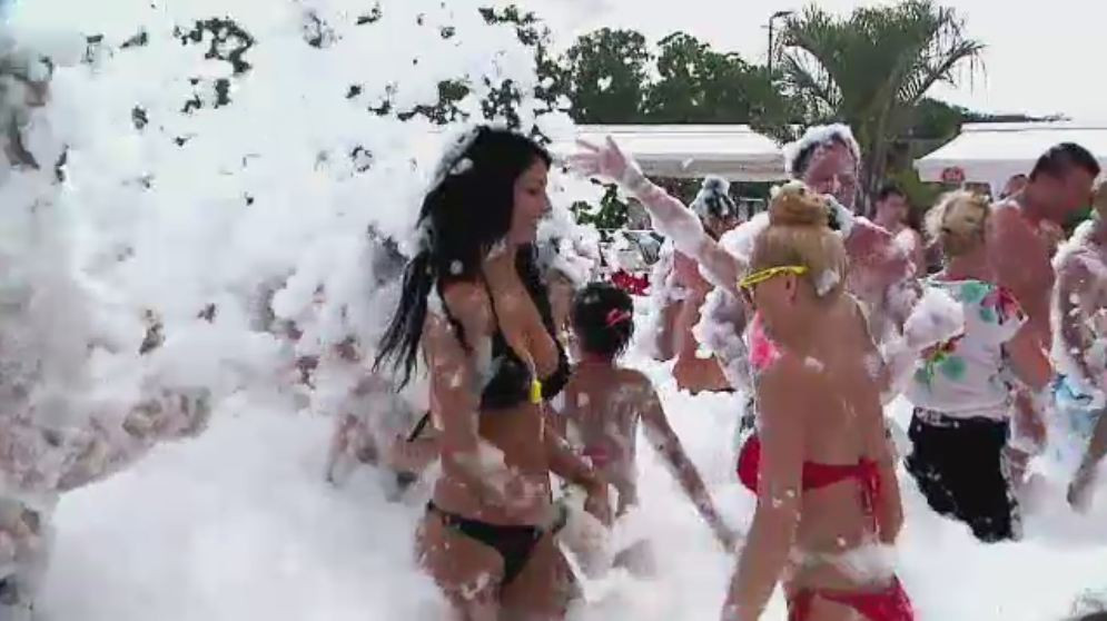 "20 - 30 de milioane". Pretul unei zile de distractie pentru tinerii cu dare de mana care aleg Mamaia in concediul de vara