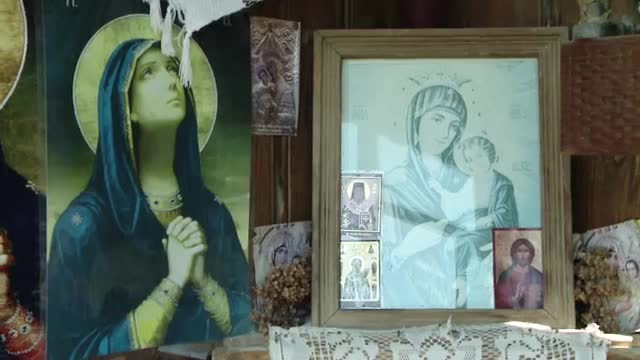 Un preot, acuzat ca ar fi pipait fete de 14 ani in timpul spovedaniei. "I-a pus mana pe sani si a intrebat-o daca ii place"