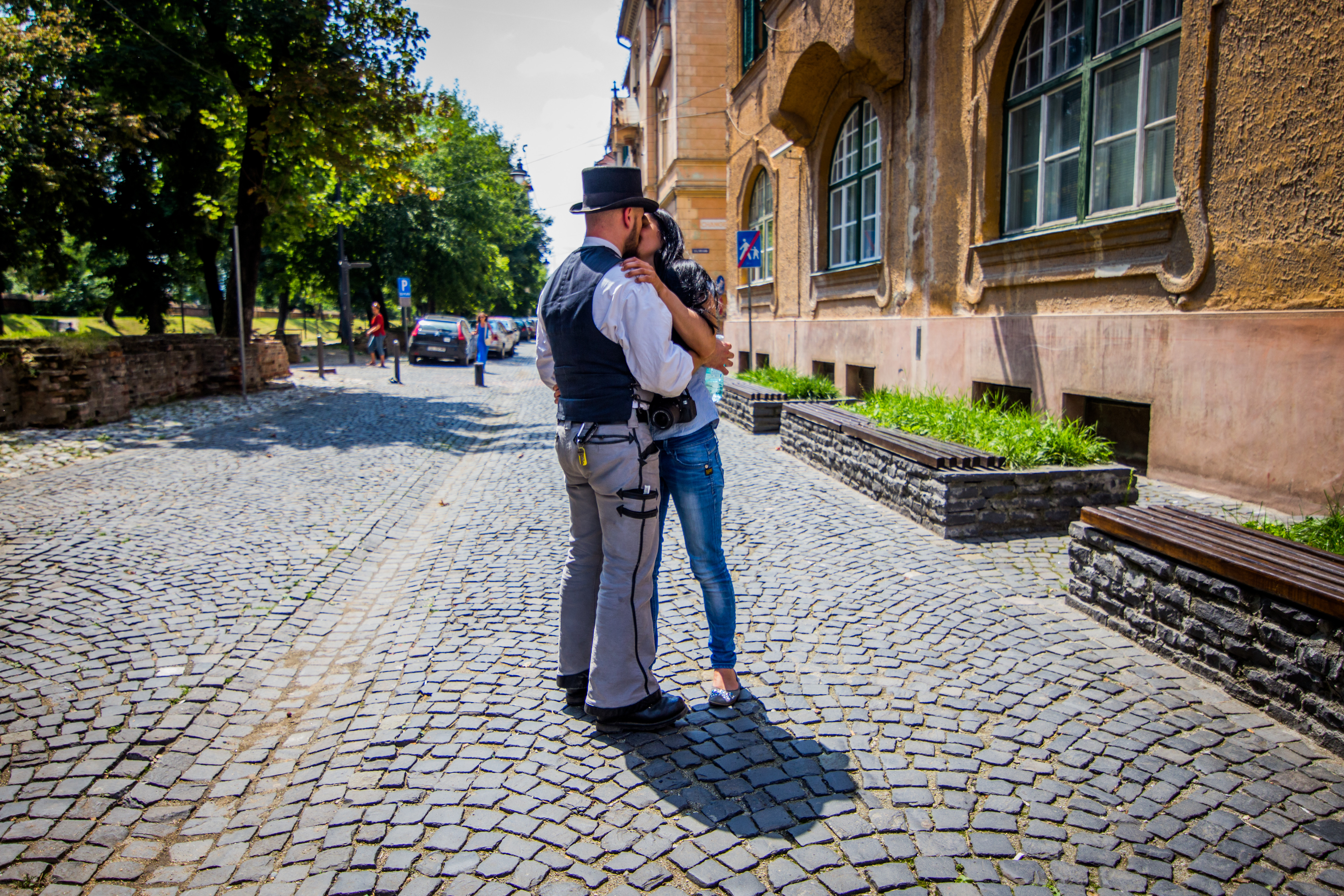 Din Germania pana in Africa, fara telefon si masina. Cum arata tinerii care calatoresc in jurul lumii fara un ban in buzunar
