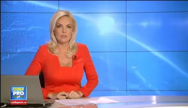 Momentul infiorator in care doi pietoni Suceava sunt spulberati pe trecere de un sofer care nici macar nu franeaza. VIDEO