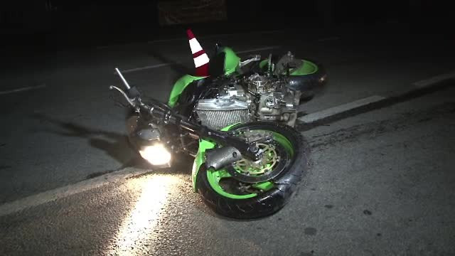 Un tanar de 31 de ani a facut luni noapte ultima sa cursa cu motorul. A intrat in plin intr-un stalp de electricitate