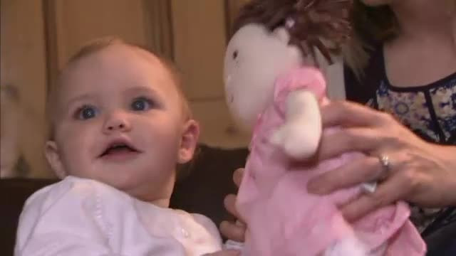 Bebelusii nu rad intamplator. Specialistii au aflat ce lucruri le starnesc interesul si ce vor sa ne "spuna" cand zambesc