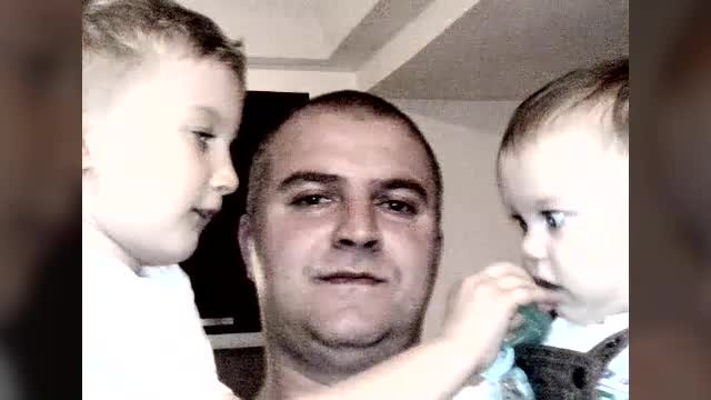 Calaul roman din Franta, care si-a ucis iubita si copiii, s-a predat politiei. Autoritatile il cautau de patru zile