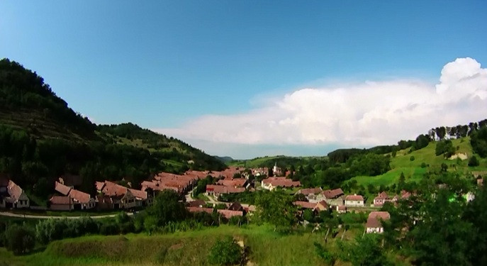 Cum a reusit Paul Hemerth, un sas intors acasa, sa salveze casele traditionale dintre dealurile Richisului, in judetul Sibiu