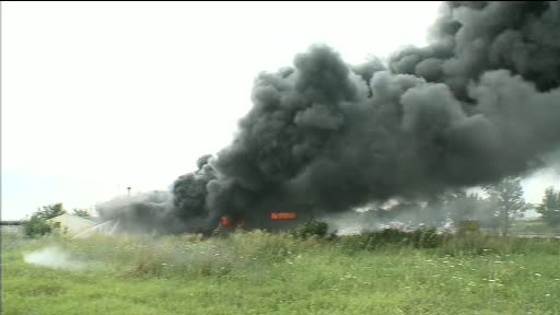 Incendiul de la fabrica de parafina si lumanari din Ilfov a fost stins. Pompierii au intervenit cu cinci autospeciale