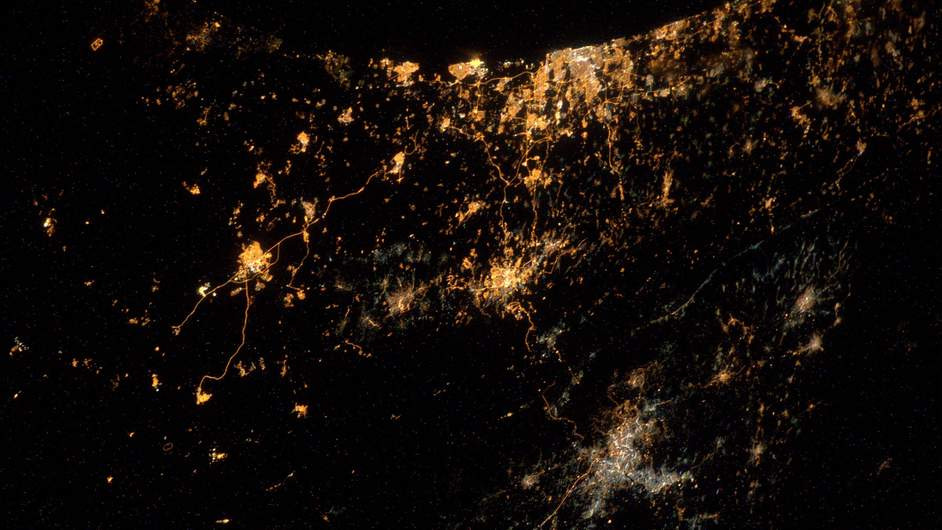 "Cea mai trista fotografie facuta vreodata". Exploziile din Israel si Fasia Gaza, fotografiate din spatiu, de un astronaut