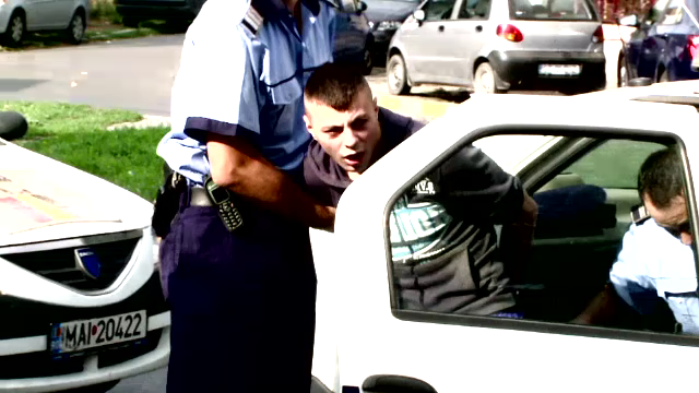 Filmul triplului asasinat din Constanta. Mama tanarului care si-a macelarit rudele pentru droguri cere inchisoare pe viata