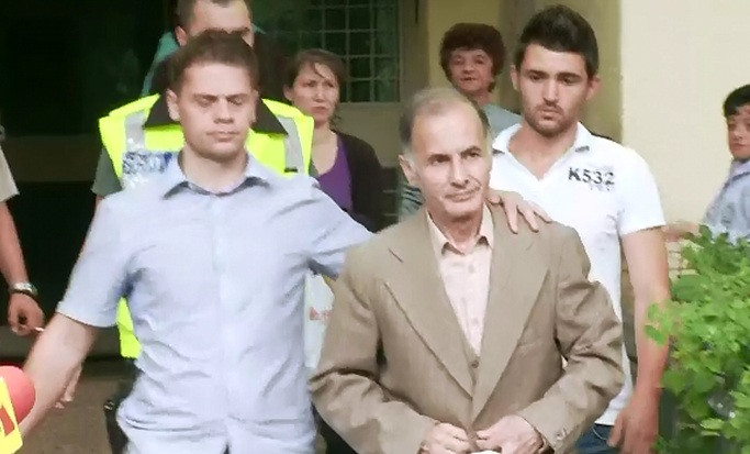 Fost ofiter MApN, retinut sub acuzatia ca ar fi abuzat sexual 8 minori. Reactia dura a vecinilor cand i-au aflat secretul