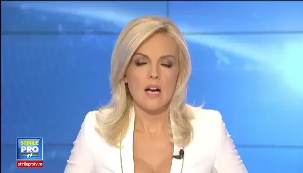 O fetita de 10 ani, care face inot de performanta la Sibiu, s-a accidentat grav dupa ce a cazut de pe trambulina de 5 metri a bazinului unde se antrena.