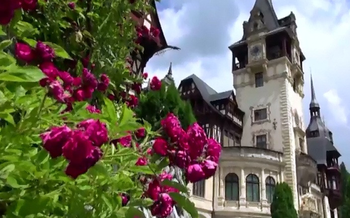 Peste 15.000 de turisti isi petrec weekend-ul pe Valea Prahovei. Coloana de masini s-a intins pe o suprafata de 10 kilometri