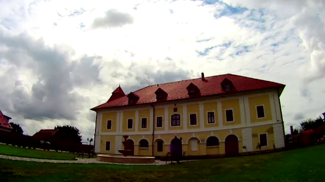 Doua surori au reusit sa repuna pe picioare 300 de ani de istorie si traditie. Povestea Castelului Haller