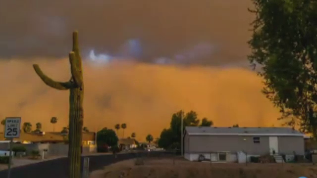 O furtuna de nisip a maturat orasul american Phoenix. Efectele fenomenului "haboob"