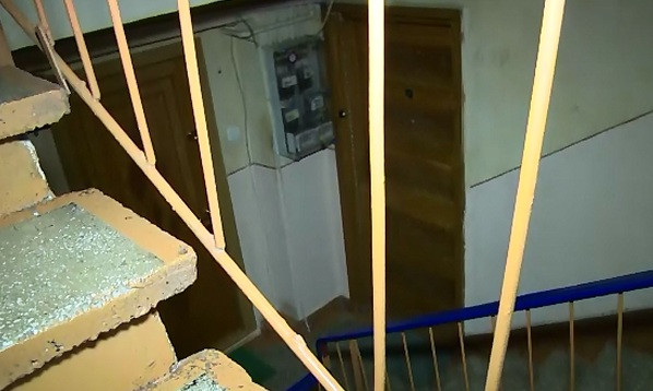 A cazut de la 10 metri inaltime sub privirile ingrozite ale parintilor. Fetita de 2 ani si jumatate a scapat ca prin minune