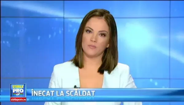 Trei lumanari lasate aprinse au provocat un incendiu devastator in Capitala. O casa s-a facut scrum