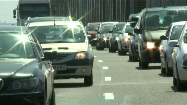Cozi de masini de 5 km. Chinuitorul drum spre casa al turistilor dupa cel mai aglomerat weekend pe litoral