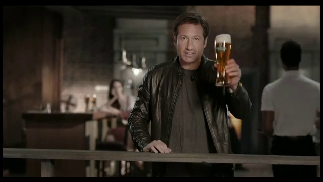 Actorul american David Duchovny promoveaza berea ruseasca intr-o reclama pentru care e criticat in SUA