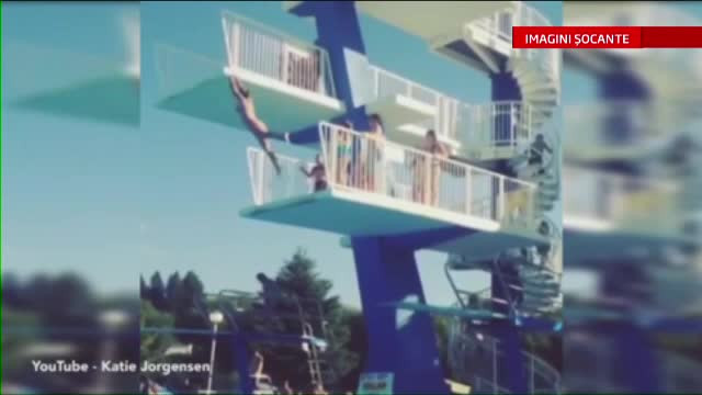 Scene socante la un parc acvatic. Ce a patit o femeie, dupa ce i s-a facut frica in ultima clipa pe o trambulina