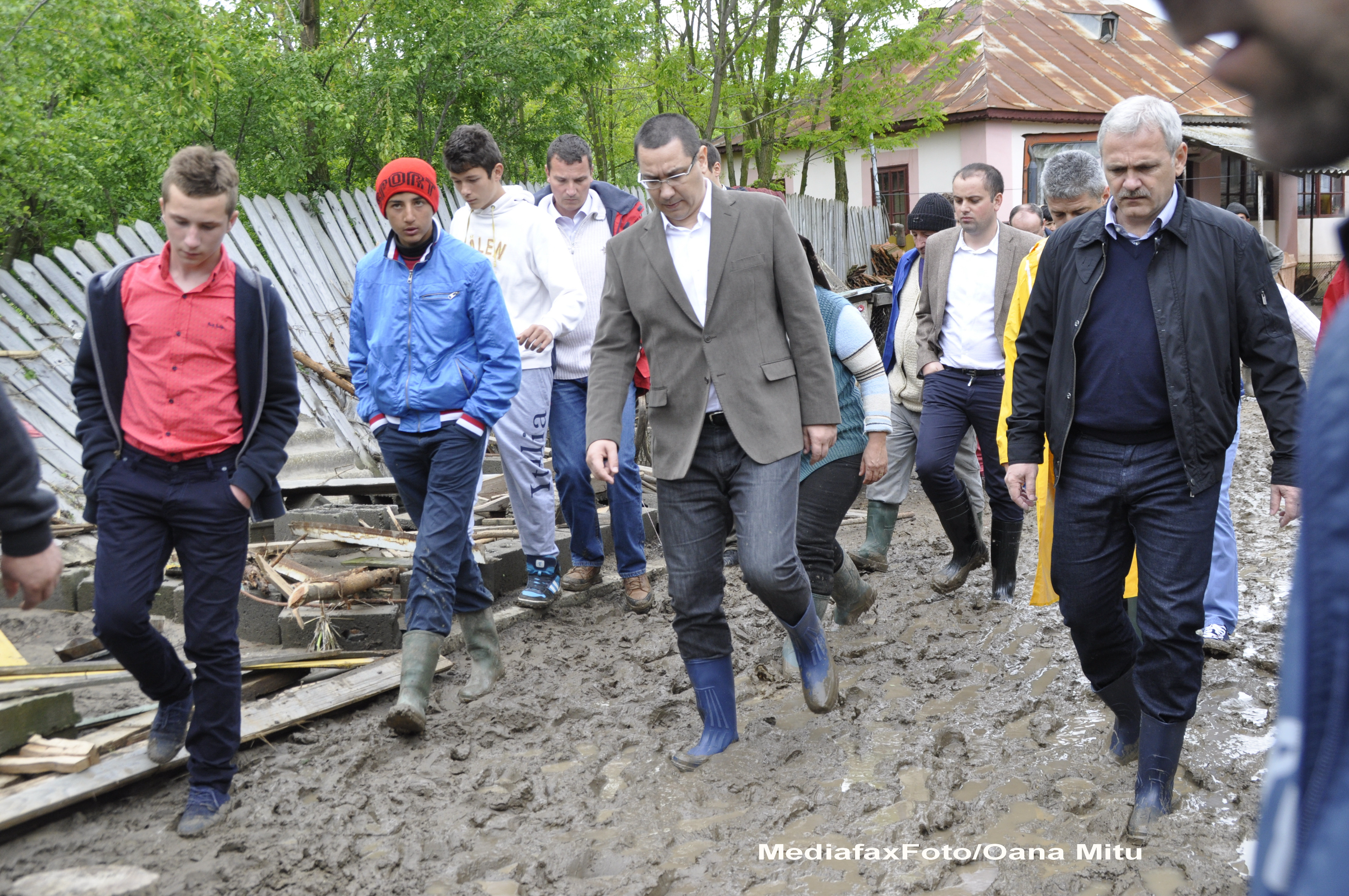 Victor Ponta: Vom aloca bani pentru lucrari rapide in judetele Gorj, Valcea si Arges, afectate de inundatii
