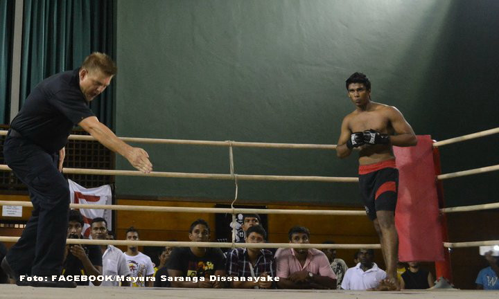 Un jaf asupra unei benzinarii din Texas s-a terminat extrem de rau pentru hoti. Casierul este campion de arte martiale. VIDEO