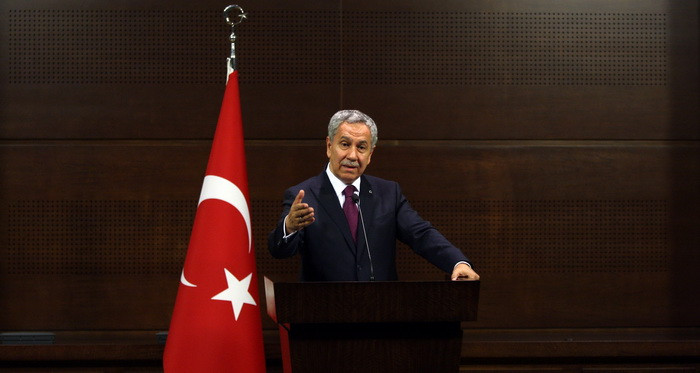 Situatie incredibila in Turcia. Vicepremierul tarii spune ca femeile nu ar trebui sa rada in public